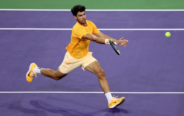 Alcaraz ve rota su gran racha triunfal al perder ante Medvedev y se queda sin final en Indian Wells