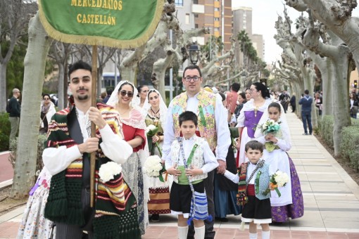 Imágenes de la ofrenda a la Verge de Lledó