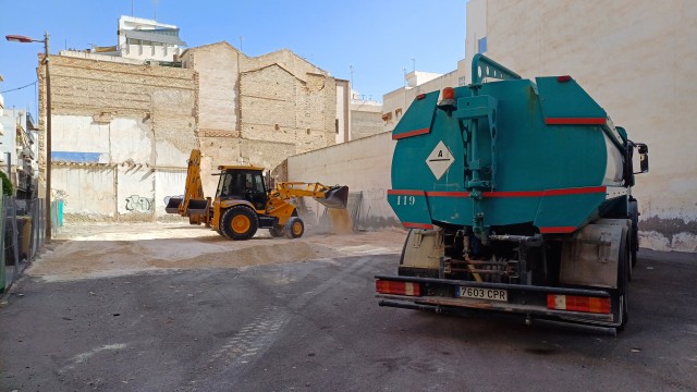 Elche habilita un aparcamiento gratuito en calle Ángel con medio centenar de plazas