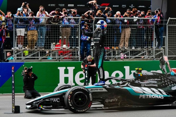 Antonelli culmina un fin de semana récord en China e impulsa aún más a Mercedes