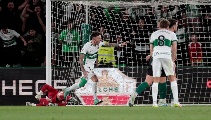 El Elche CF renueva a Josan, quien así podrá superar los 15.000 minutos de franjiverde en partido oficial