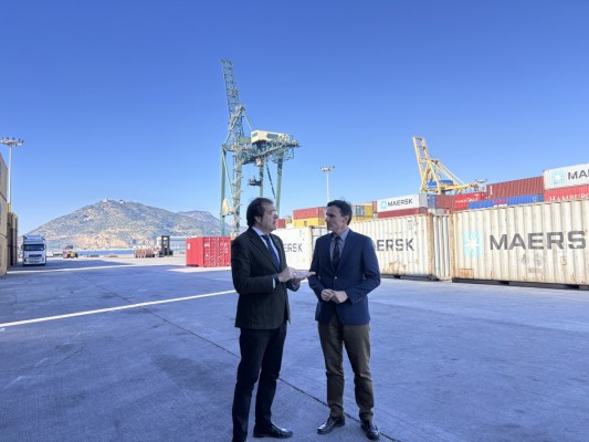 El Puerto de Cartagena remodela su dársena para mejorar el tráfico de contenedores y mercancías