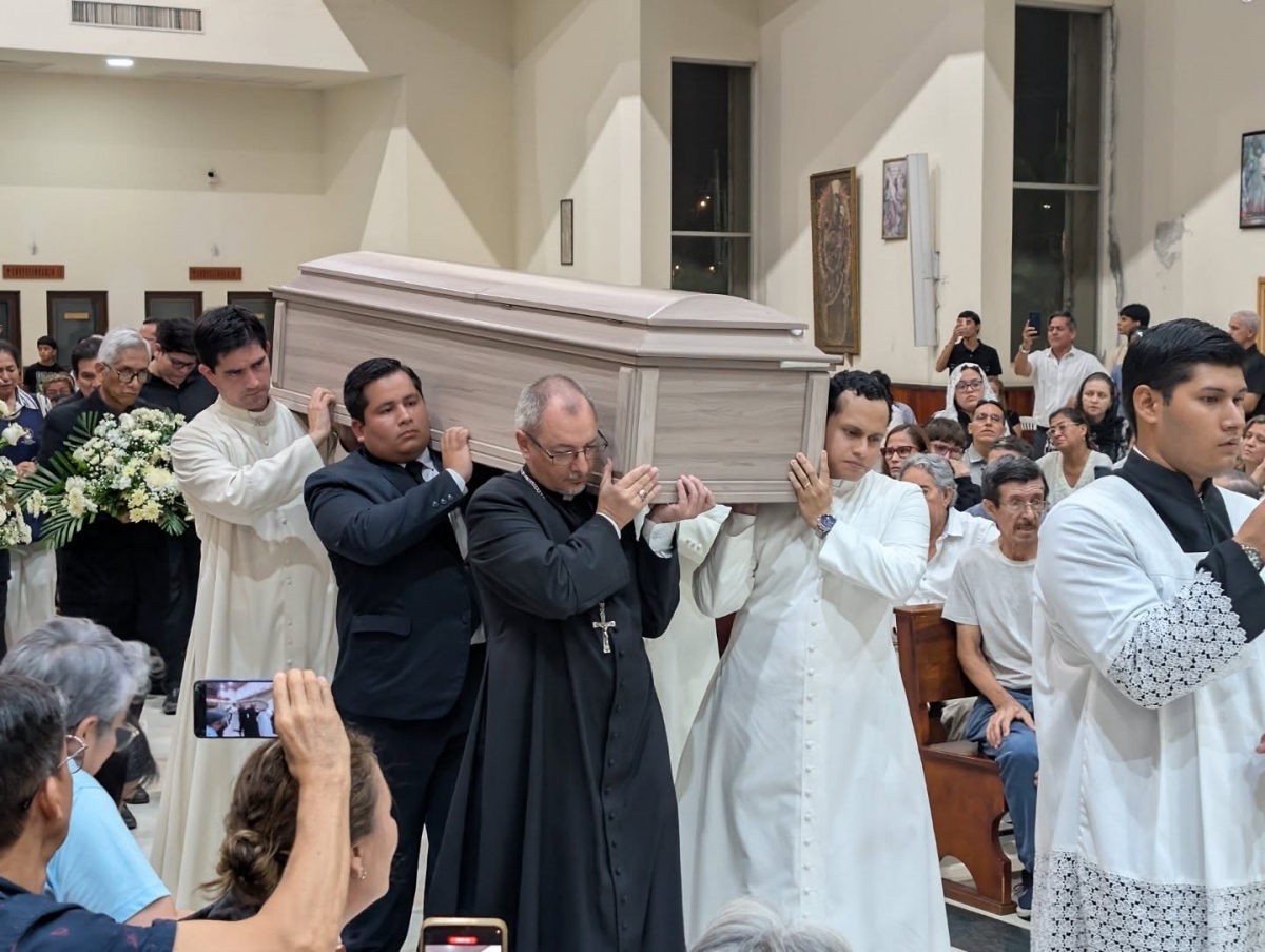 Muere ahogado un sacerdote nacido en Murcia tras lanzarse al mar para salvar a un monaguillo en Ecuador