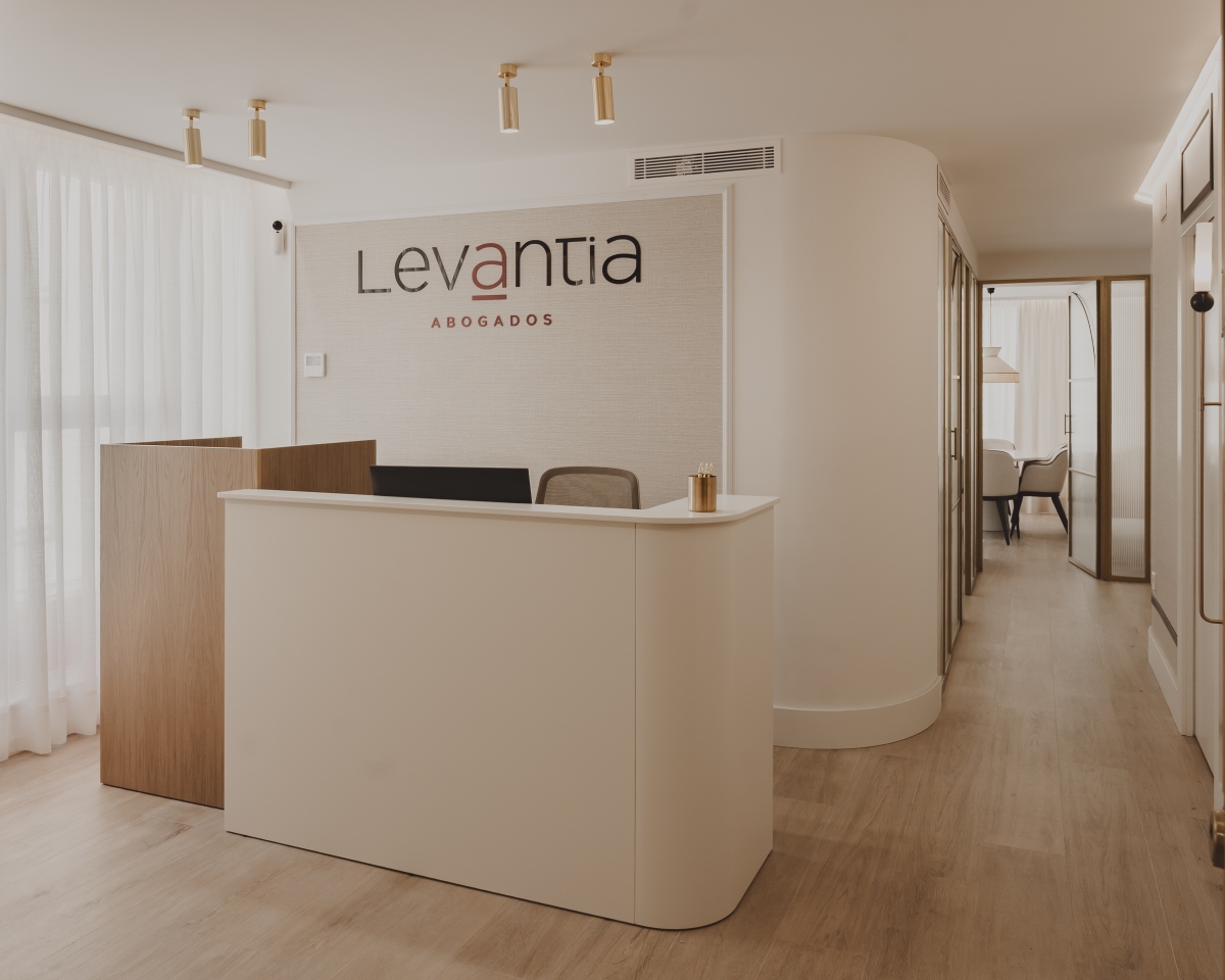 Un estudio de abogados, en Alicante, diseñado por Laura Gómez. - Foto: Jonathan Ristagno. Un estudio de abogados, en Alicante, diseñado por Laura Gómez.