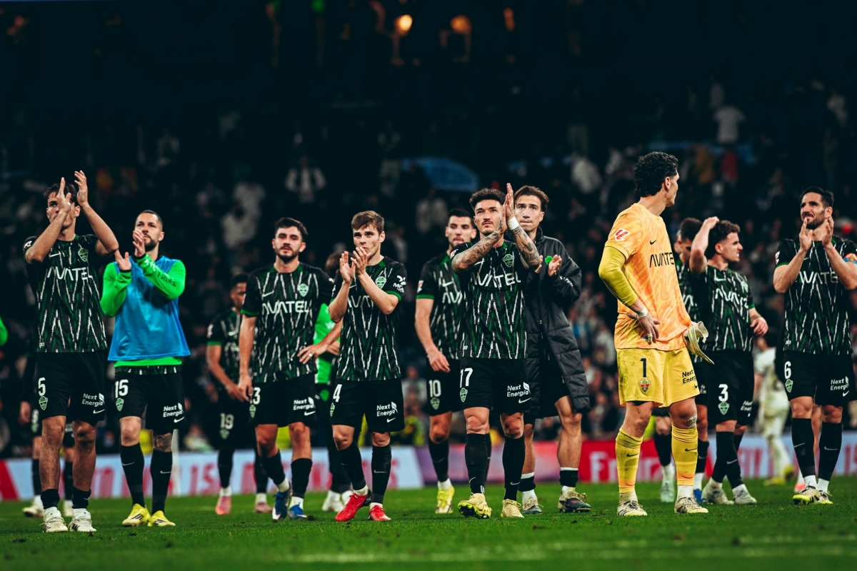 Los jugadores del Elche CF agradecen su apoyo a los jugadores desplazados