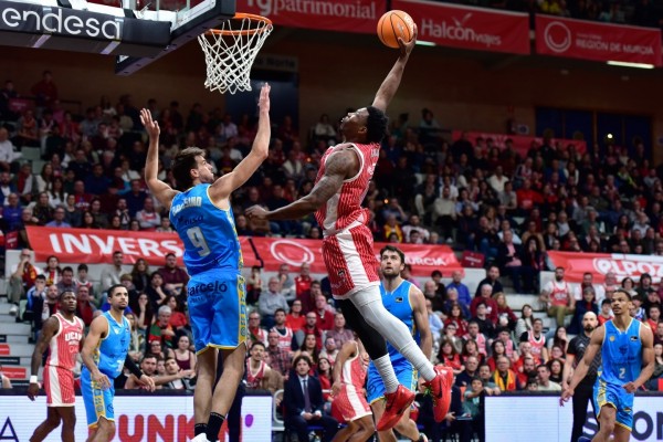El UCAM CB, con 15 victorias, supera ya la cifra de 15 de sus 27 campañas anteriores en la ACB