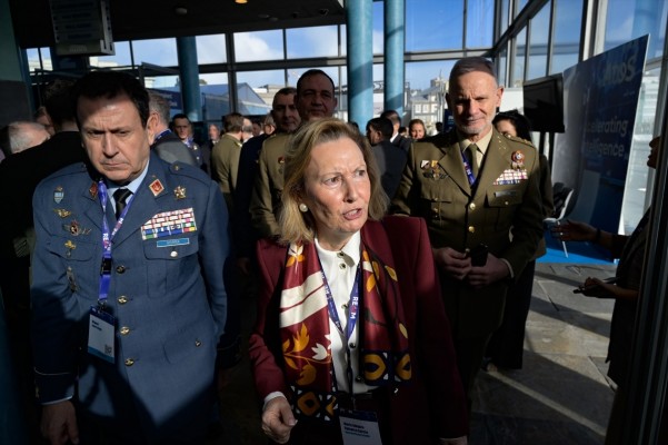 España mantendrá para 2026 la inversión del 2 % del PIB en Defensa