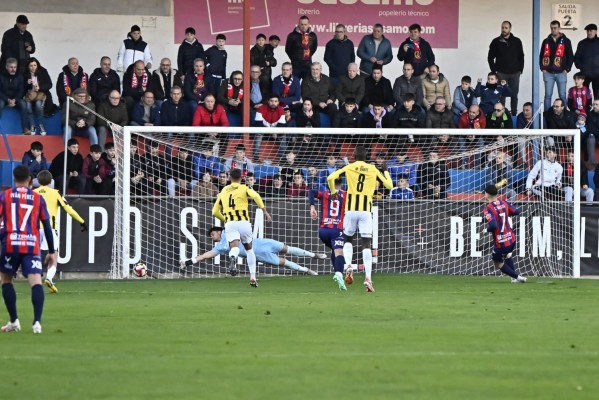 El Hércules incorpora al portero Nando Almodóvar
