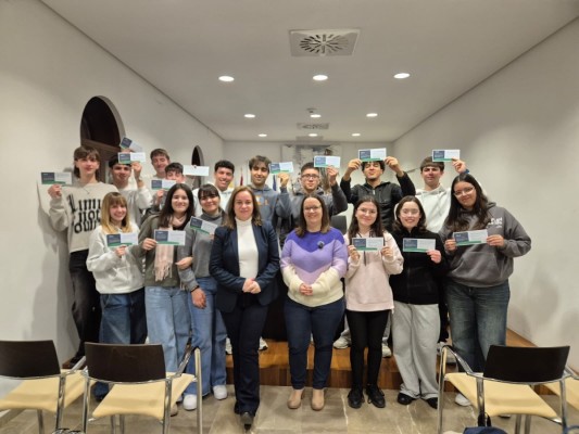 Xixona sube un 50% las ayudas al transporte para estudiantes que cursan fuera: 300 euros por persona
