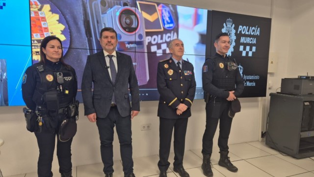 Las cámaras llegan a los uniformes de la Policía de Murcia: así es la prueba piloto con 24 agentes