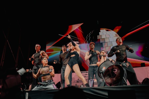 Ana Mena y El Barrio ponen el broche de oro a la cuarta edición del festival Brilla Torrevieja