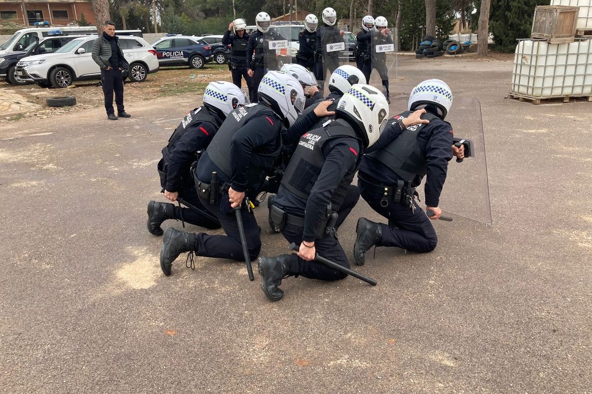 Cartagena ampliará el uso policial de dispositivos de defensa con gel irritante