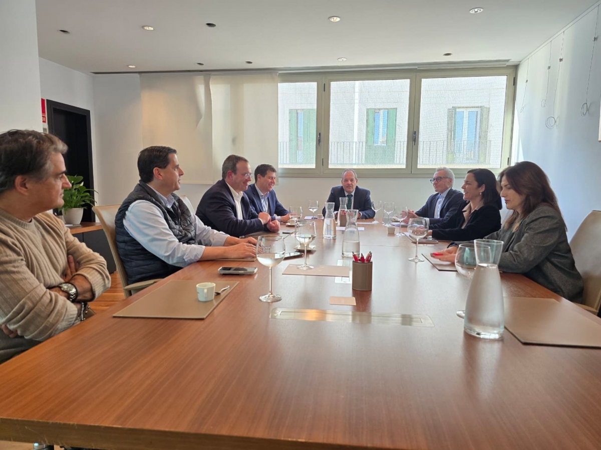 El comité ejecutivo de la Cámara de Alicante cierra filas con Baño: 