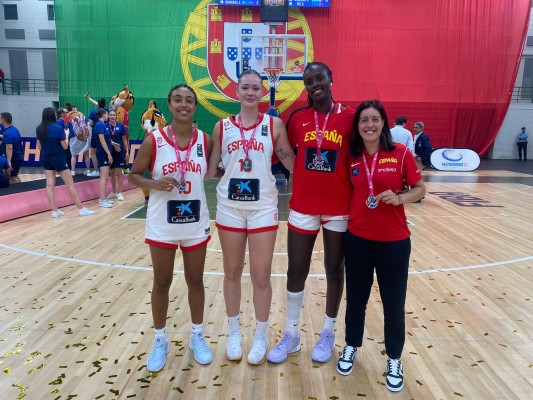 Awa Fam, Lucía Rivas, Mirembe Twehamye y Glòria Estopà, plata en el Eurobasket U18F
