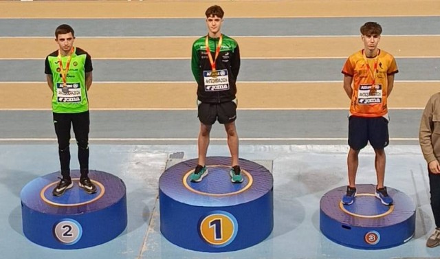Álvaro Belzunces es campeón de España sub-18 de salto de altura en pista cubierta