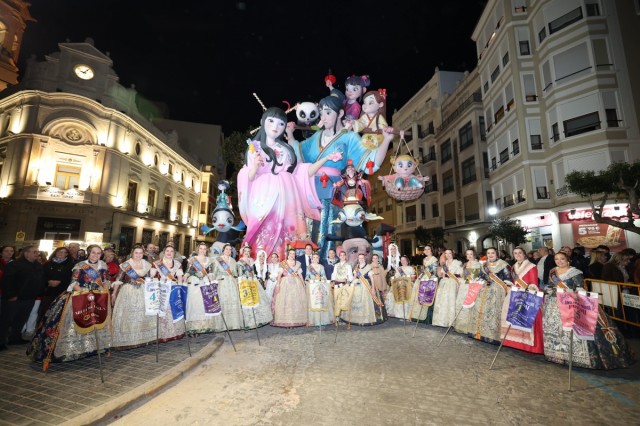 Plaça Chicharro se alza con el premio a la mejor falla en Burriana