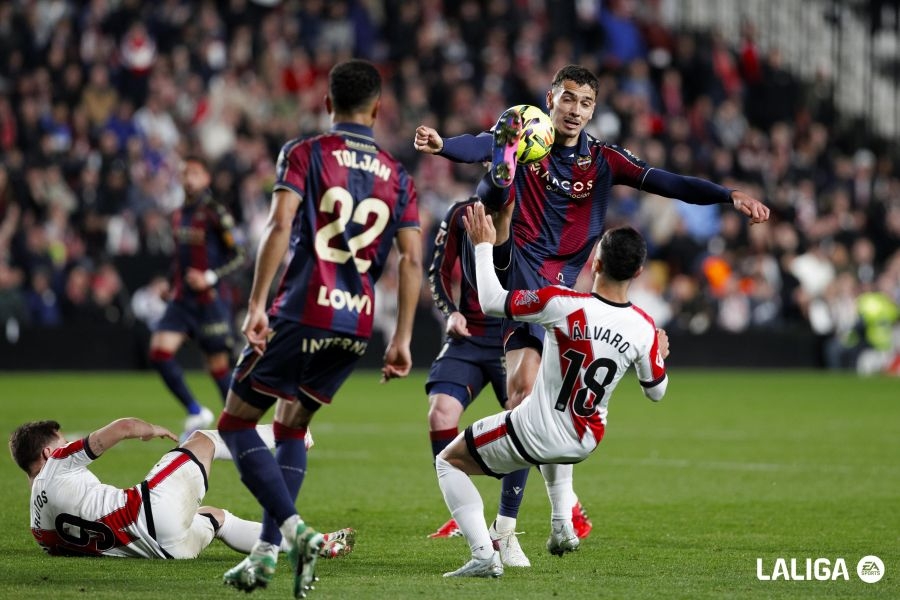 Matías Moreno, baja por sanción ante el Oviedo; vuelven Dela y Olasa