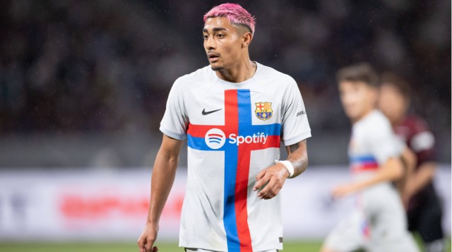 El mexicano Julián Araujo viaja a Bournemouth para cerrar su pase con el club inglés