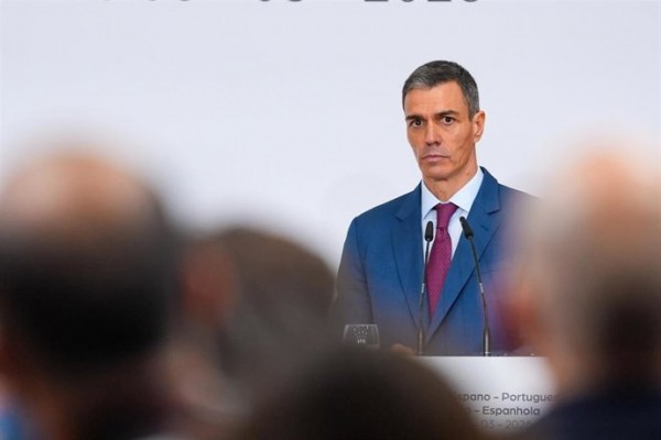Sánchez aleja la presentación de los presupuestos para centrarse en responder a la guerra