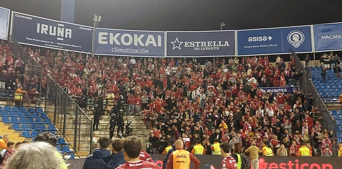 Hércules CF-Real Murcia: palos, adoquines, pasamontañas y 48 propuestas de sanción de Antiviolencia