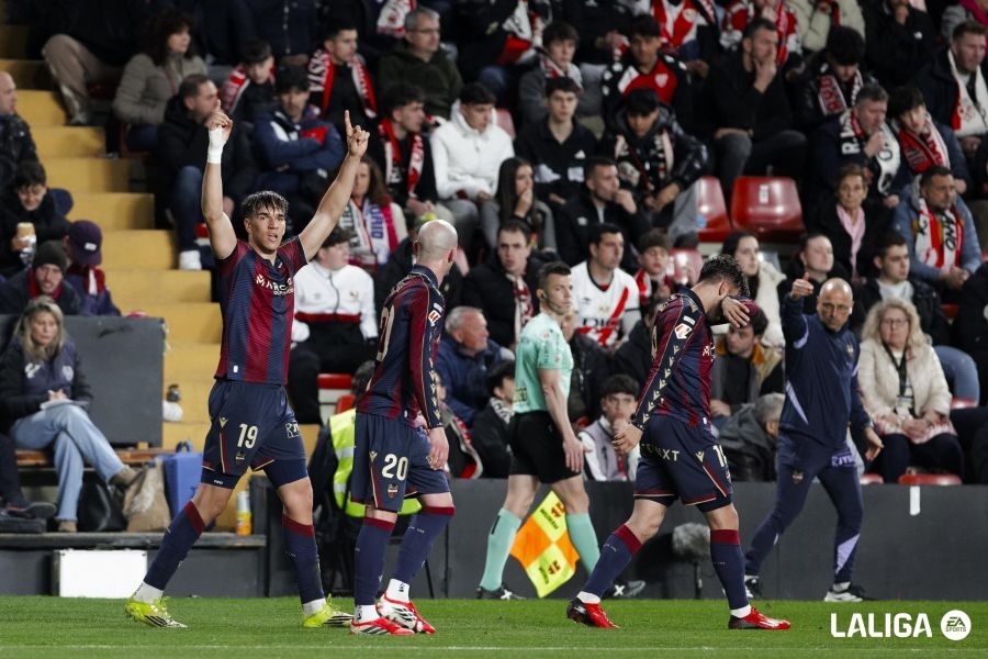 Carlos Espí lidera el once ideal de EP Deportes de la jornada 28 de LaLiga EA Sports