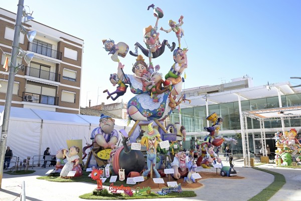 Mestre Serrano y Plaça Cervantes ganan los primeros premios a las mejores fallas de  Paiporta de 2026