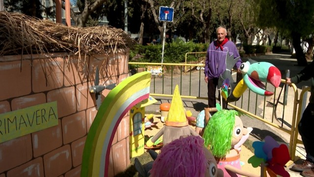 Los Grupos de Benetússer, la falla que un artista aficionado ha convertido en tradición y solidaridad