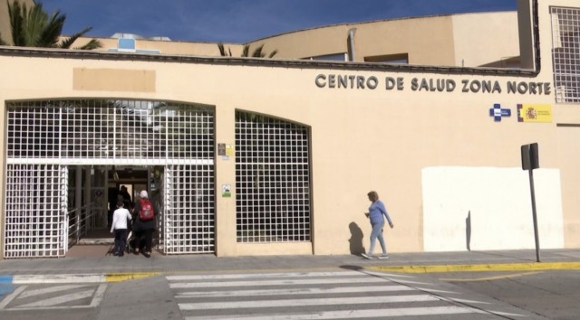Casi la mitad de la población de Ceuta y Melilla debe viajar a la Península para recibir atención sanitaria