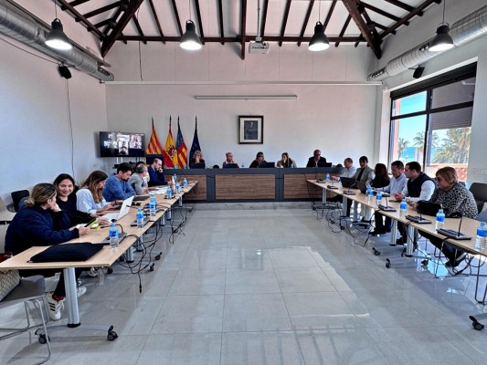 Santa Pola aprueba sacar a licitación las obras de la piscina municipal y la residencia de deportistas
