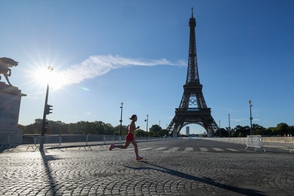 Evacuada la Torre Eiffel antes de la clausura de los JJOO por un escalador no autorizado