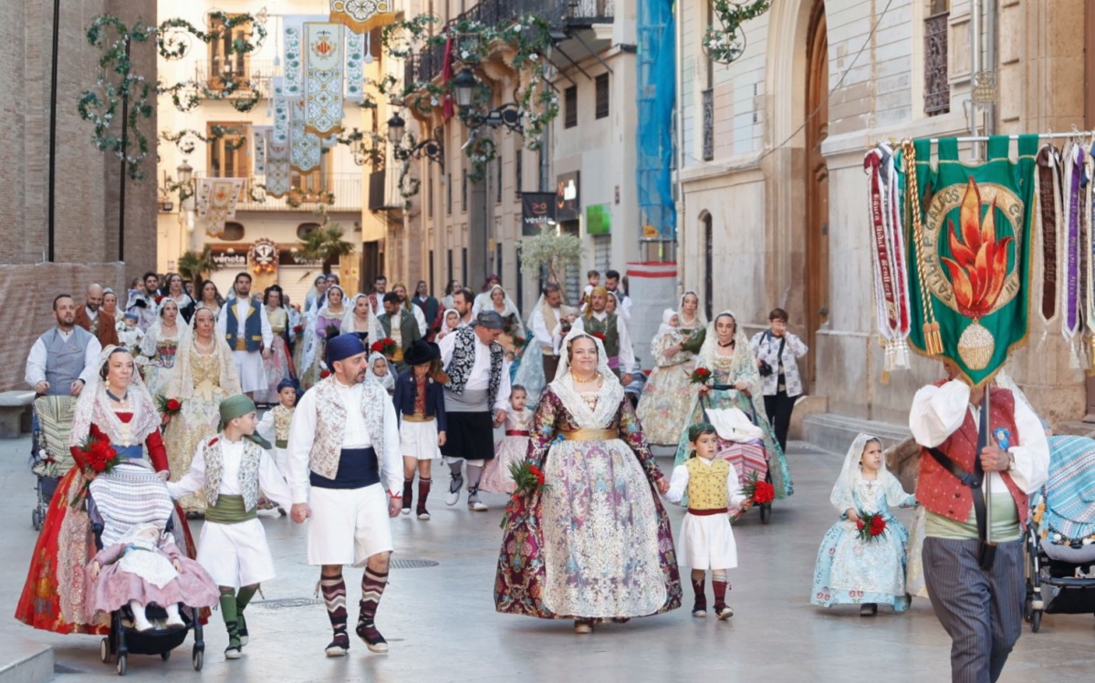 Una Ofrenda a la Virgen de los Desamparados de récord llena ya de emoción el corazón de València