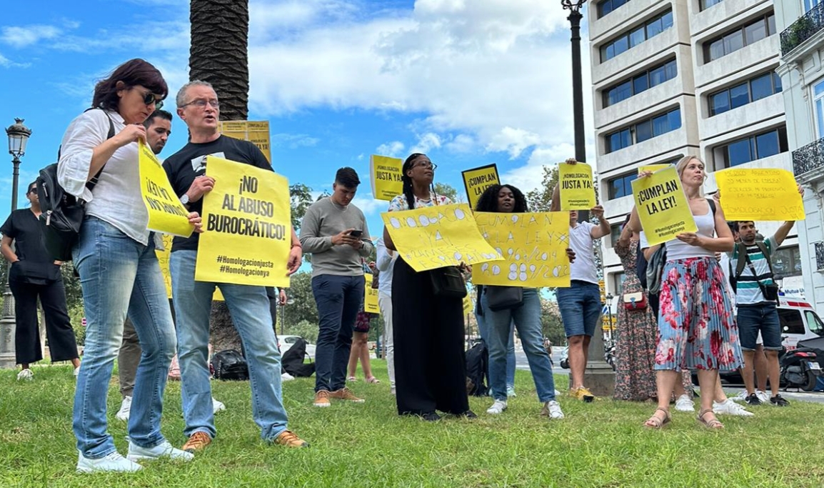 Contactar con el Ministerio, misión imposible: 9 de cada 10 homologantes de títulos no logran una cita telefónica