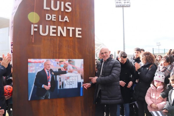 De la Fuente, emocionado, asegura haber sentido muy cerca a su pueblo natal en la Eurocopa