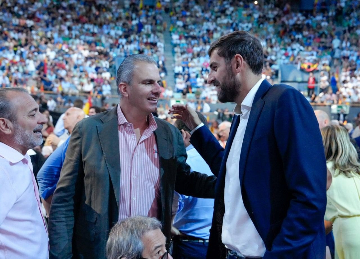 Antelo se une a la lista de críticos que recogen firmas para exigir un congreso de Vox y debatir su futuro