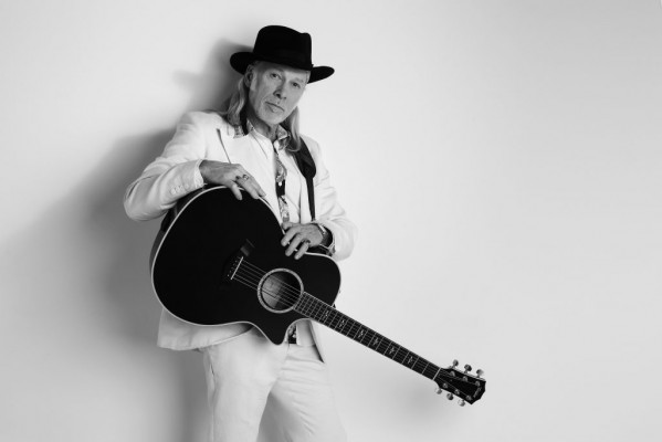 El músico estadounidense Elliott Murphy llega este viernes al Teatro Villa de Molina con su gira Infinity Tour