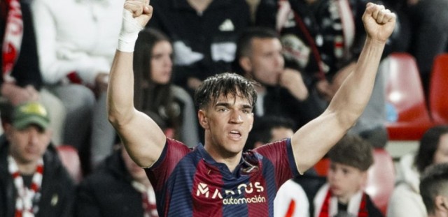 Espí, autor de los últimos cuatro goles del Levante, máximo anotador del equipo