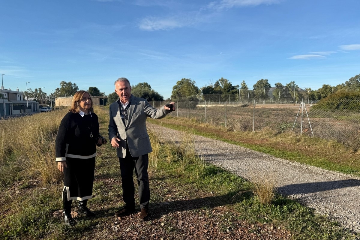 La alcaldesa de Benicàssim, Susana Marqués, y el concejal de Urbanismo, Carlos Díaz.