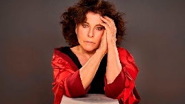 Charo López: "Muchos poemas me emocionan, pero me gusta especialmente recitar a Rosalía de Castro y Juana Inés de la Cruz"