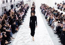 Mercedes-Benz Fashion Week premia al diseñador alicantino Juan Vidal