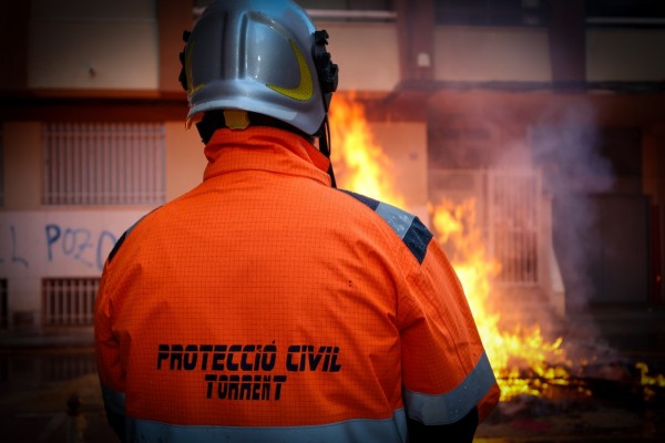Torrent despliega un amplio dispositivo de Protección Civil y Bomberos para garantizar una Cremà segura