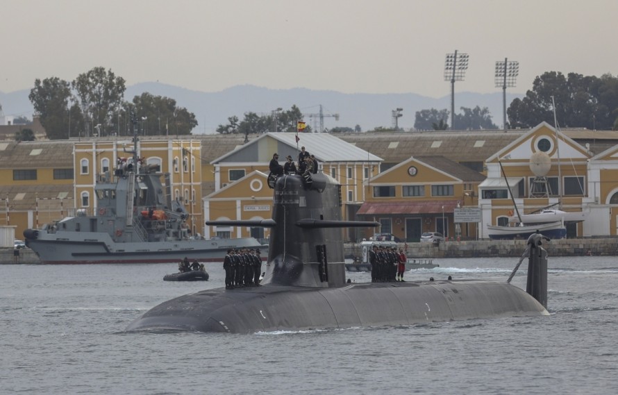El Gobierno lanza 400 millones para modernizar los cazaminas Segura y los submarinos S-80 de Cartagena