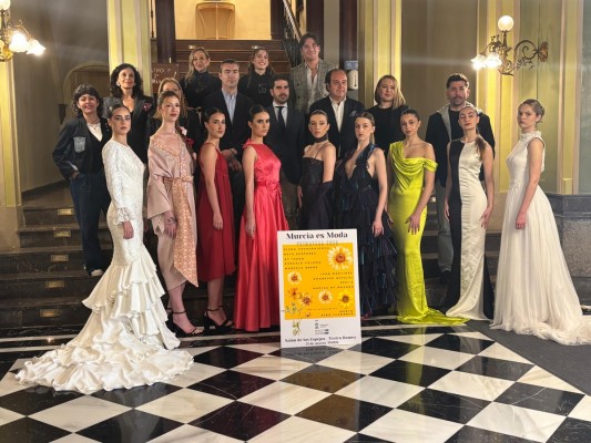 El talento joven desfila este sábado en el Salón de los Espejos del Romea con 'Murcia es Moda'