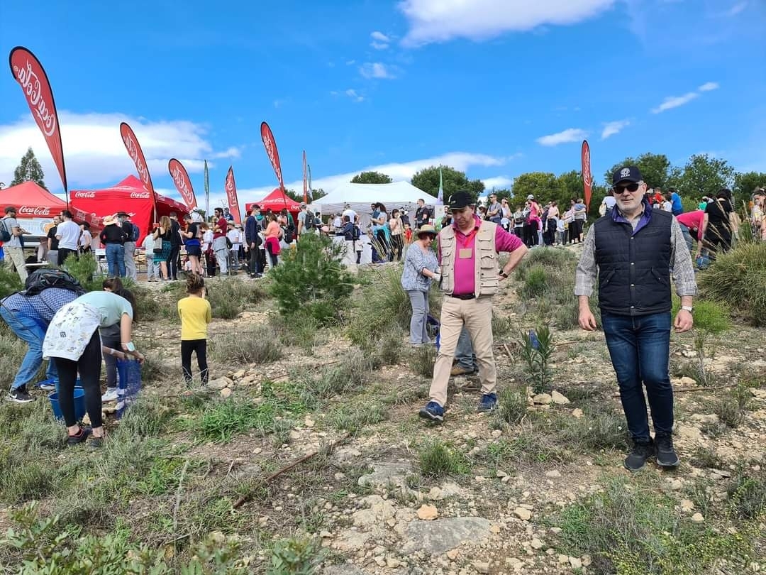 Un millón de voluntarios en otra jornada de reforestación en el Monte Orgegia de Alicante