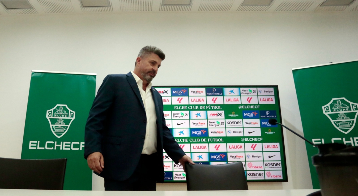 Braganik comparecía ant los medios diez meses después de la última vez