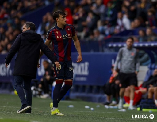 Castro y Espí, nominados a mejor entrenador y jugador del mes de marzo de LaLiga EA Sports