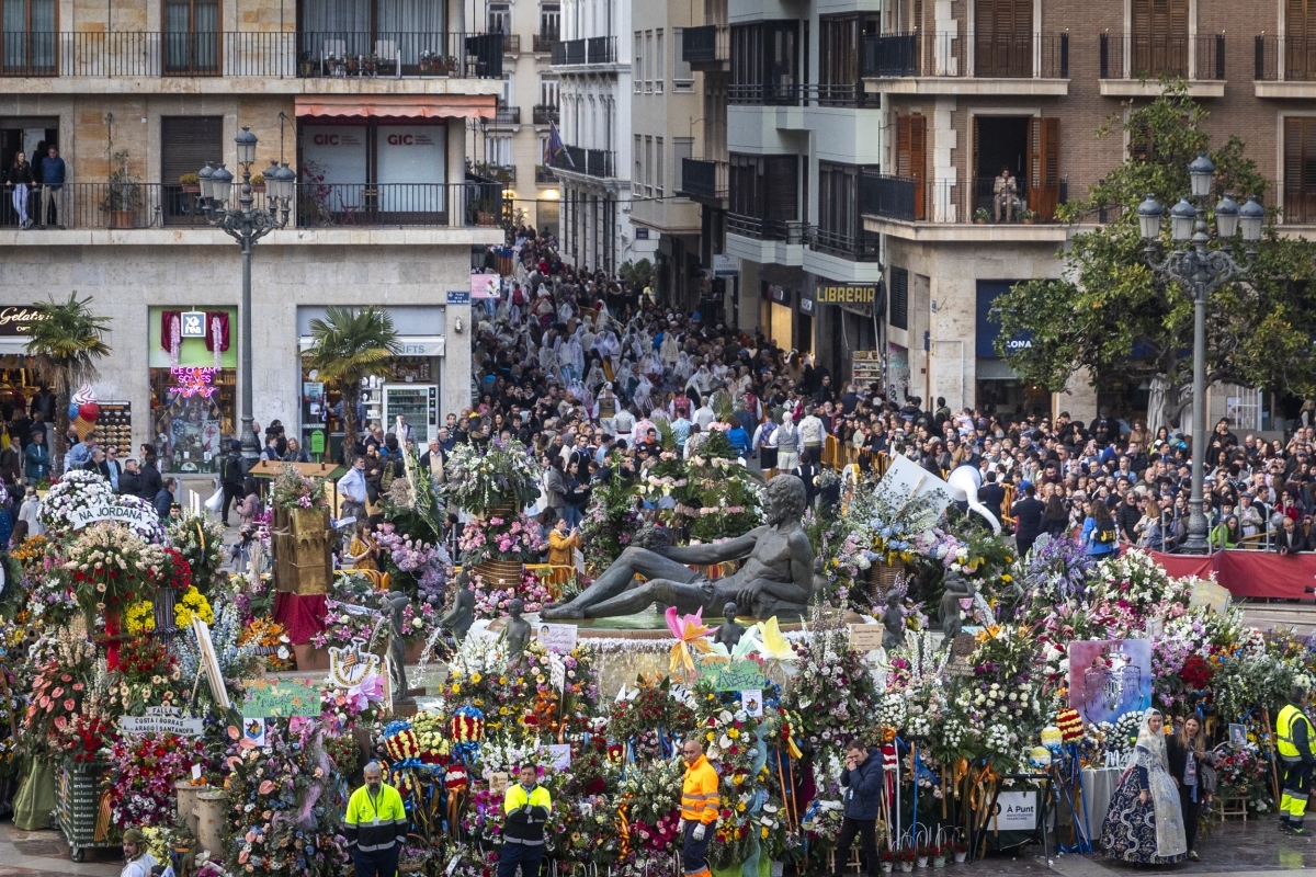 Más de 123.000 personas participan en los dos días de Ofrenda a la Virgen, un 10% más que el año pasado