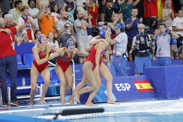 España tumba a Australia y es campeona olímpica en waterpolo femenino