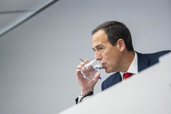 Gortázar (CaixaBank) anticipa tres subidas de tipos este año por la guerra en Irán