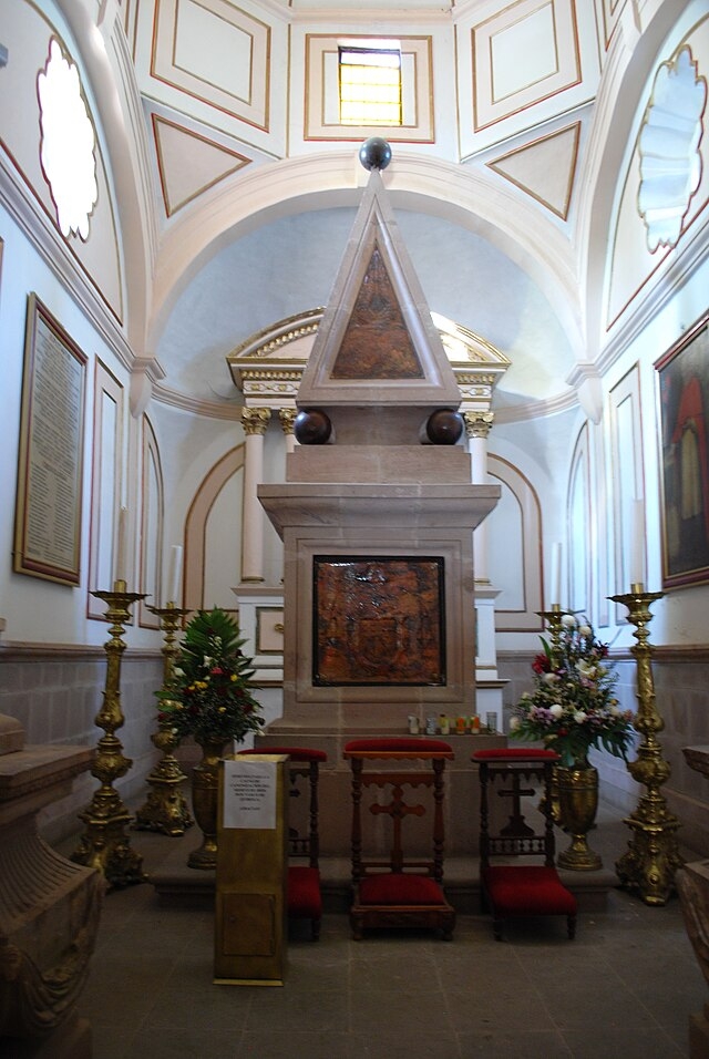 Mausoleo de Vasco de Quiroga en la basílica de Pátzcuaro - FOTO: WikiCommons Mausoleo de Vasco de Quiroga en la basílica de Pátzcuaro