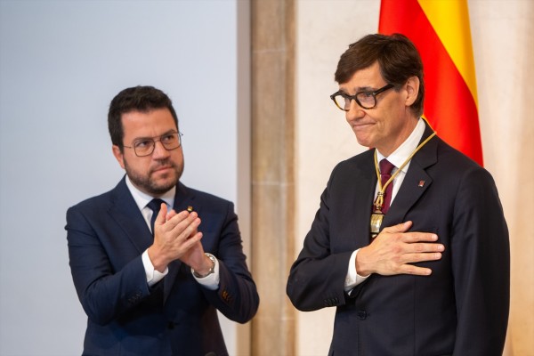 Illa toma posesión como presidente de Cataluña con el objetivo de 